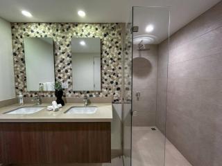 Ocean Front, Luxurious Condo in Downtown Jaco! - Jacó - 8