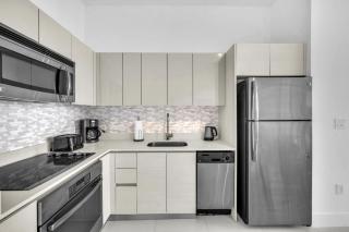 Penthouse Sky Suite - 2BDR2BTH - Private Rooftop Terrace - Hallandale Beach - 4