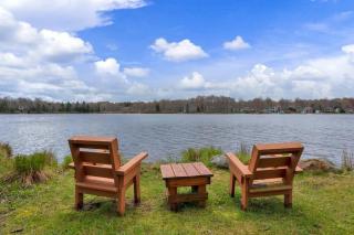 Pet Friendly! Lakefront w Hot Tub, Firepit! - Tobyhanna - 8