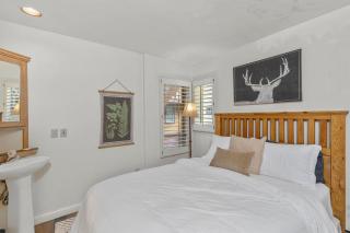 Ski In out Remodeled Luxury Condo - 3