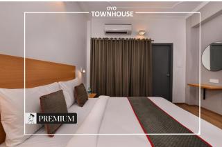 Super Townhouse Singapore Mall - Chinhat - 9