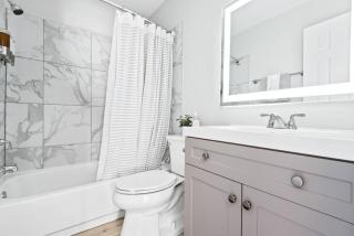 Luxurious Townhome in Arlington Kid-Friendly - 7