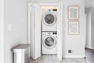 Luxurious Townhome in Arlington Kid-Friendly - 4