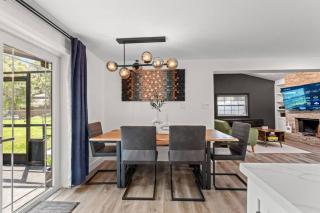 Modern Lakefront Pool Home - 8