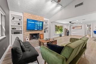 Modern Lakefront Pool Home - 7