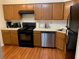 Cozy 2 Bedroom, 2 Full Bath Condo Close to MGM, Top Golf, Natl Harbor & So Much More - Fort Washington - 2