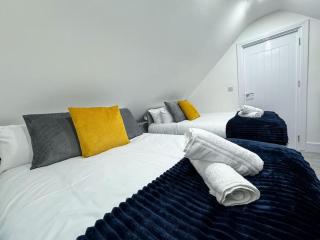 Modern City Centre 3 Bedroom Flat - Free Parking - 5