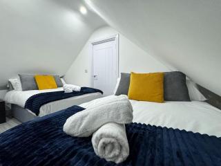 Modern City Centre 3 Bedroom Flat - Free Parking - 3