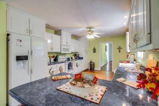 Charming Trenton Home with Mtn Views and Patio! - 1