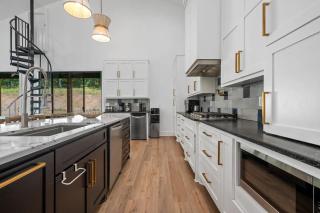 Family Fun House - Pet Friendly! 12 Min to Oaklawn - Hot Springs - 2