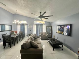 Grand Residential 4BR Pool Home near Disney Parks - Davenport - 7