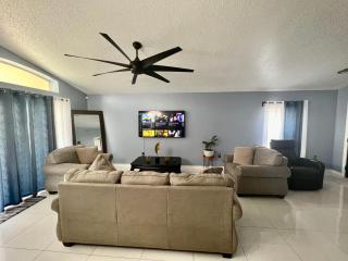 Grand Residential 4BR Pool Home near Disney Parks - Davenport - 3