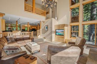 Do not miss your chance to vacation at this five bedroom 5 bath mountain home - Incline Village - 5