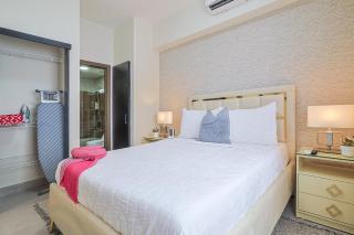 Charming City Center Apt, Pool - 3