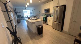 Beautiful Condo on Riverwalk King Suite w Free Parking Pet Friendly Centrally Located on the Riverwalk - San Antonio - 7