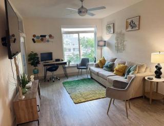 Beautiful Condo on Riverwalk King Suite w Free Parking Pet Friendly Centrally Located on the Riverwalk - San Antonio - 8