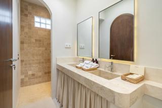 Luxurious Tropical Escape - 5