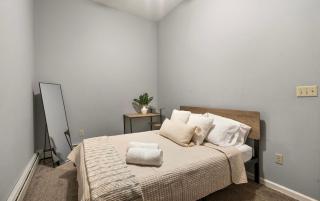 Cozy up with me! Longer stays! Free parking - 9