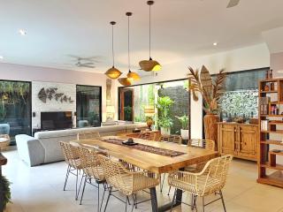 Villa Katalini - Amazing 4BR Tropical Villa Seminyak - 8