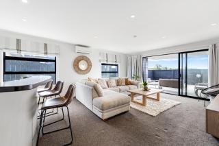 Beachfront Paradise - Papamoa Beach Holiday Home - Papamoa - 6