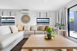 Beachfront Paradise - Papamoa Beach Holiday Home - Papamoa - 5
