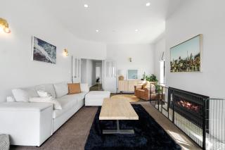 Beachfront Paradise - Papamoa Beach Holiday Home - Papamoa - 2