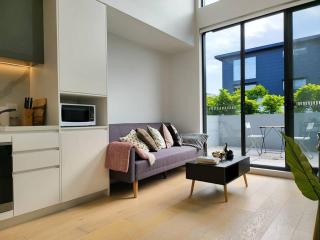 Your Quiet Penthouse with High Ceiling Split Level - Epping - 5