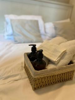 Cozy 1 Bedroom Makati Condo with Balcony Wifi - Manila - 4