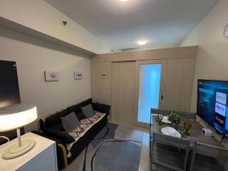 Cozy 1 Bedroom Makati Condo with Balcony Wifi - Manila - 9