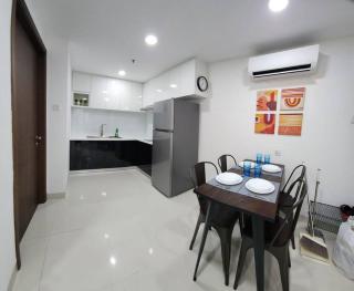 Near Ferry Terminal - Lovely 2 Bedroom Condo - Harbourbay Residences - 0608 - Tanjunguma - 3