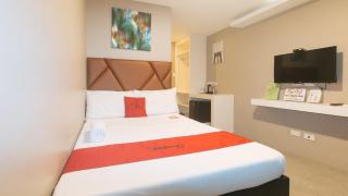 RedDoorz Plus at Seventy Five Inn Near Manila Airport - Manila - 9