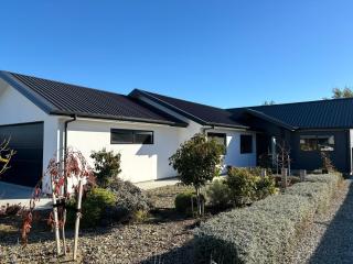 Pedal and Play - Cromwell Holiday Home - Cromwell - 1