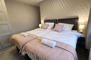 Beautifully Fab 3 bedroom 7 guests house - 8