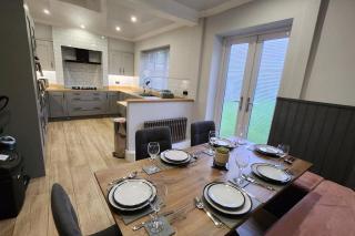 Beautifully Fab 3 bedroom 7 guests house - Farnworth - 3