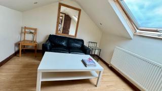 Lovely Entire Maisonette in Slough - 2