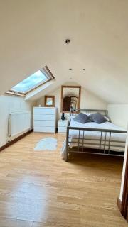 Lovely Entire Maisonette in Slough - 0