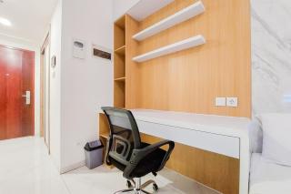 Modern Look and Compact Studio at Sky House Alam Sutera Apartment By Travelio - Tangerang - 3