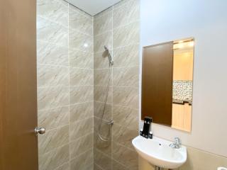 Fancy and Simply Studio at Transpark Juanda Bekasi Timur Apartment By Travelio - Bekasi - 2