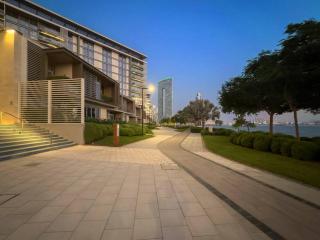 FIRST CLASS 5BR Stunning Eye of Dubai Views - Dubai - 2