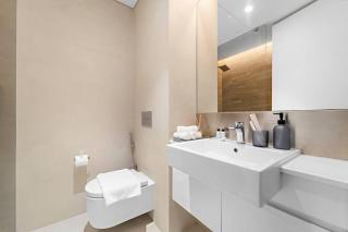 FIRST CLASS 5BR Stunning Eye of Dubai Views - Dubai - 1
