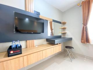Comfy Studio at Gateway Park LRT City Jatibening Apartment By Travelio - 1