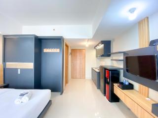 Comfy Studio at Gateway Park LRT City Jatibening Apartment By Travelio - 4