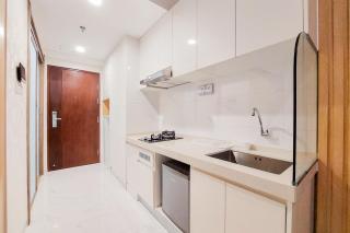 Best Homey Studio at Sky House BSD Apartment By Travelio - 6