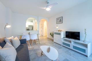 Carihuela Torremolinos with Pool and free Parking 5 m Beach - Torremolinos - 1