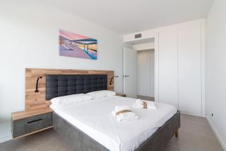 Global Properties, Apartamento de dos terrazas con vistas al mar y piscina en Canet - 4