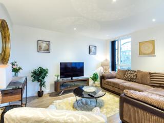 2 Bed Property Close to Heathrow Airport - 0