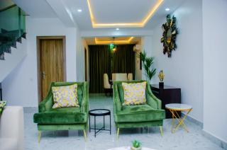 3 Bed Home Sleeps 6 - Garden Parking Wifi - 7