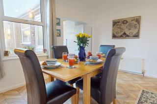 Bright & Spacious 4 Bed Victorian Home by Blue Buzzard Property - 6