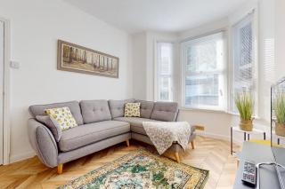 Bright & Spacious 4 Bed Victorian Home by Blue Buzzard Property - 2