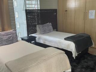 Royal Bafokeng Guest House - 4
